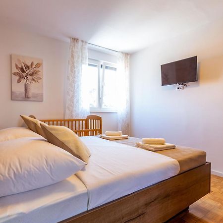 Apolon 2Bdr Apartment With Balcony Zara Esterno foto