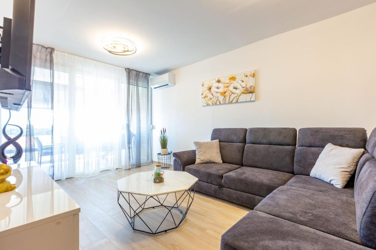 Apolon 2Bdr Apartment With Balcony Zara Esterno foto