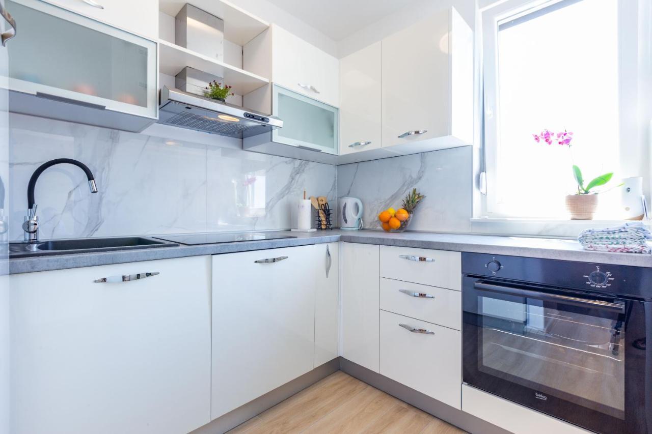 Apolon 2Bdr Apartment With Balcony Zara Esterno foto
