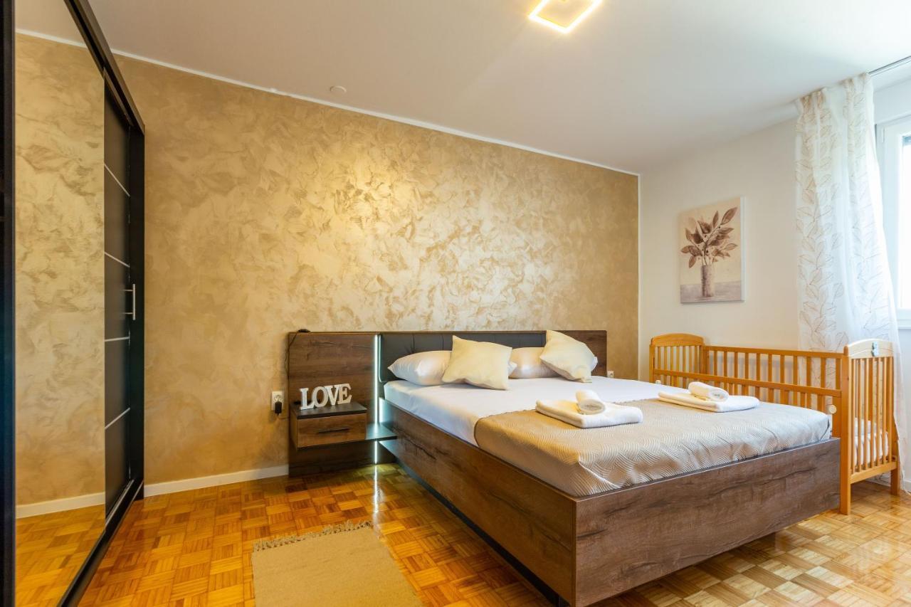Apolon 2Bdr Apartment With Balcony Zara Esterno foto