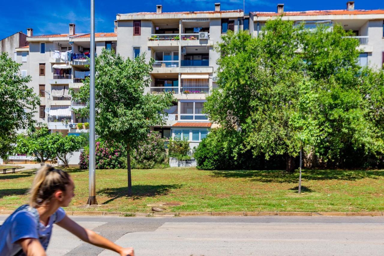 Apolon 2Bdr Apartment With Balcony Zara Esterno foto