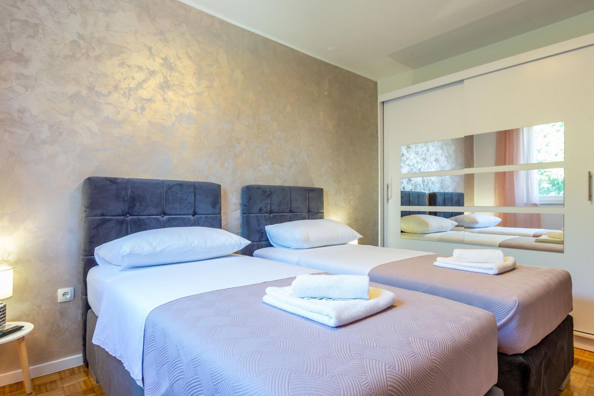 Apolon 2Bdr Apartment With Balcony Zara Esterno foto