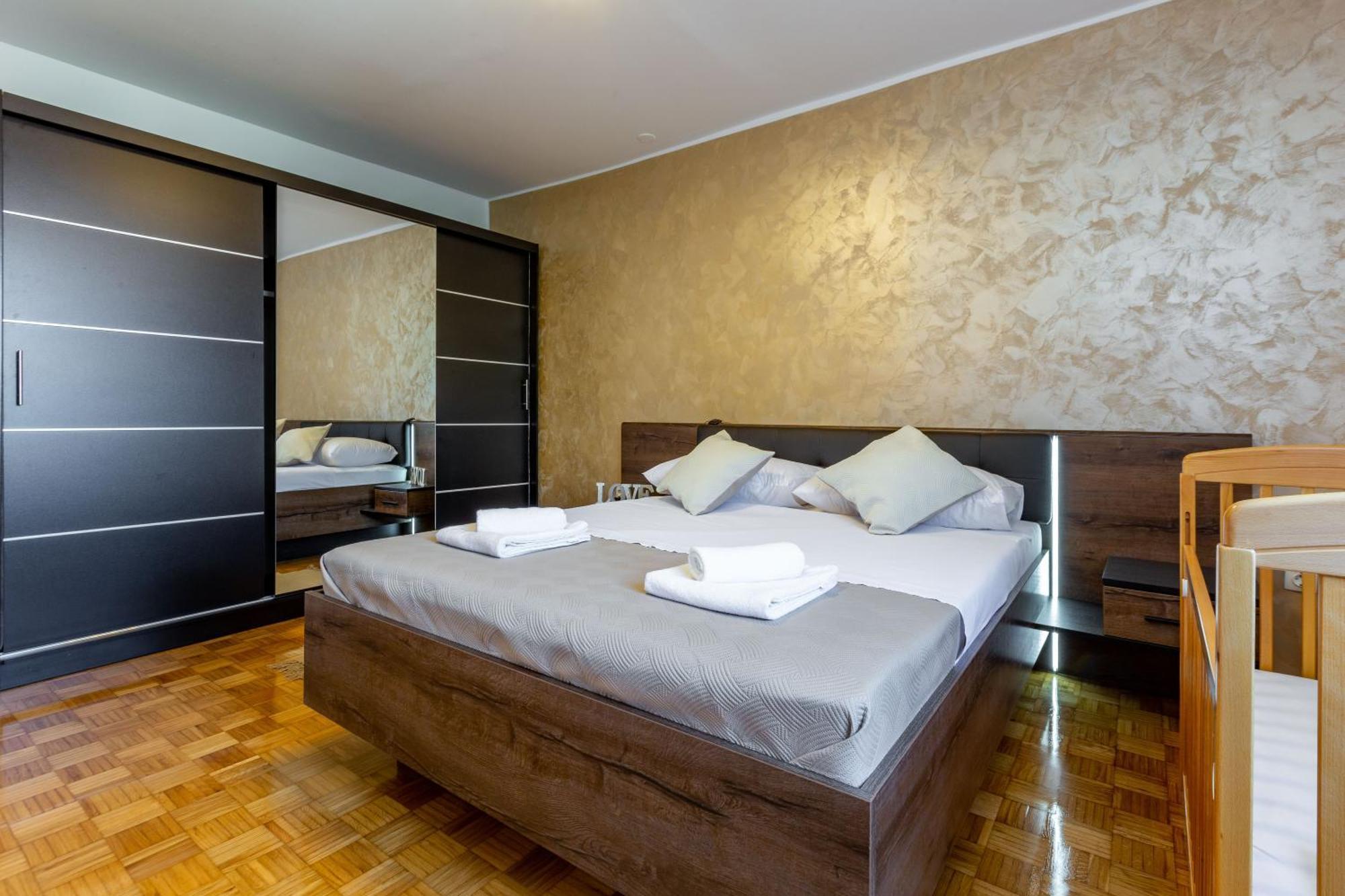Apolon 2Bdr Apartment With Balcony Zara Esterno foto