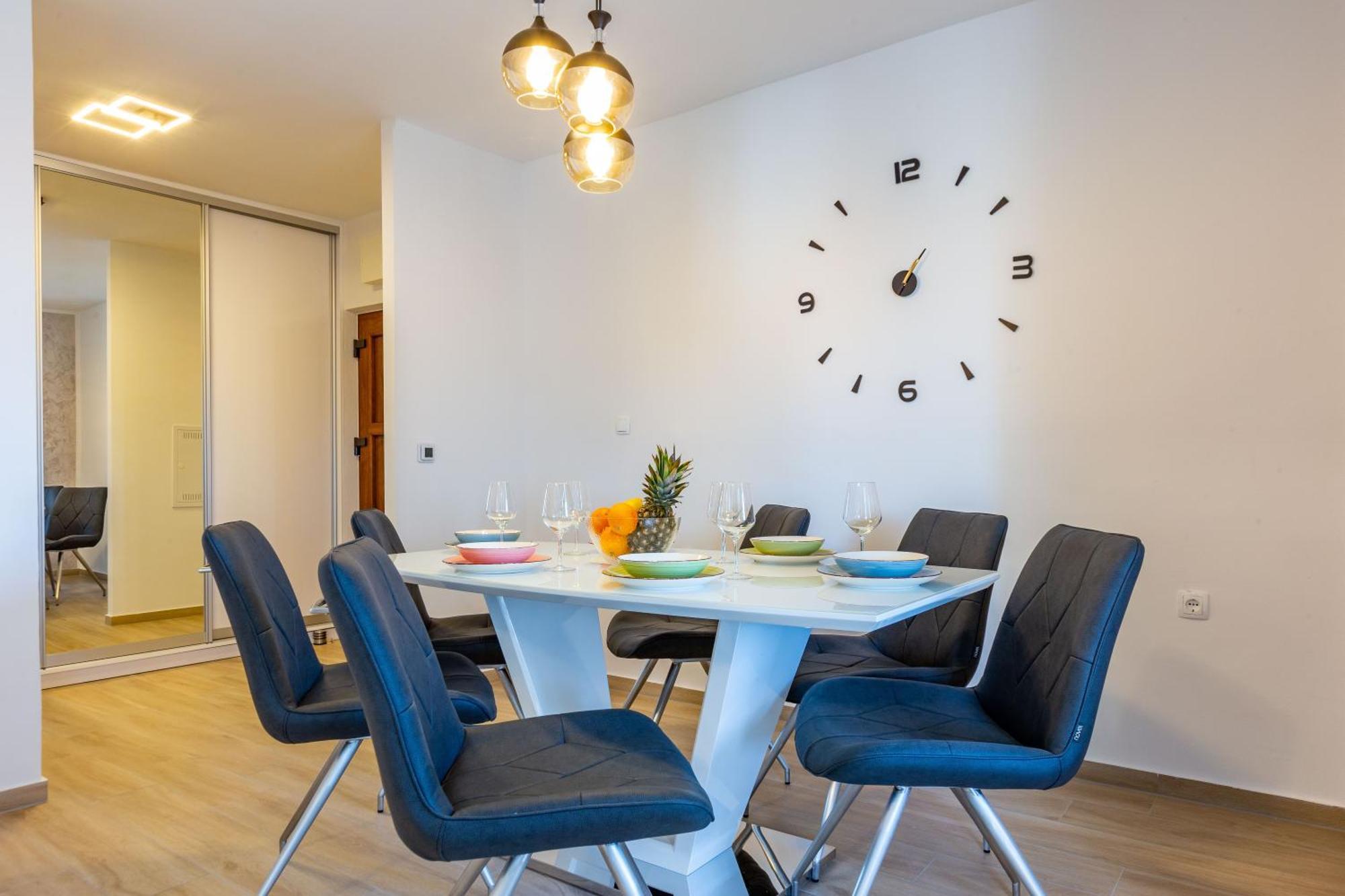 Apolon 2Bdr Apartment With Balcony Zara Esterno foto