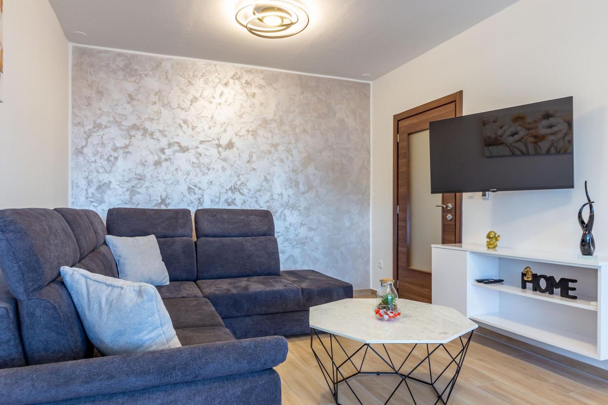 Apolon 2Bdr Apartment With Balcony Zara Esterno foto